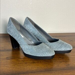 BELLA-VITA Women Size 6.5M Grey Textured Leather Platform Pumps Office Career